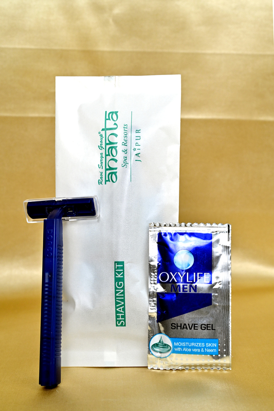 ECONOMICAL SHAVING KIT IN POUCH